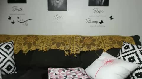 CocosCreamy online show from 11-26-25, 01:34