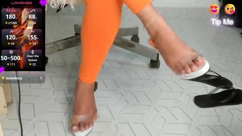 laurita online show from 11-28-25, 04:09