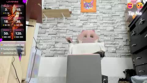 laurita online show from 12-22-25, 05:04