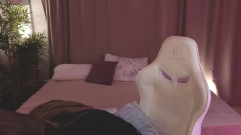 Collen Mon Tue Wed Thu Fri GMT 3 0300am - 0900am  online show from 03-29-26, 04:51