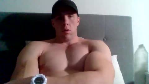 Snapshot of college_muscle chatting on 01-31-25, 01:12 foreverxshredded online show from 01-31-25, 01:12