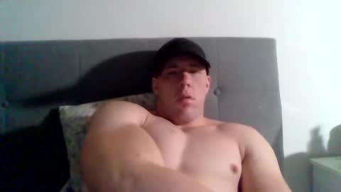 Snapshot of college_muscle chatting on 02-01-25, 04:00 foreverxshredded online show from 02-01-25, 04:00