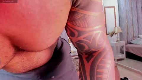 college_muscle_ass online show from 09-18-25, 01:57