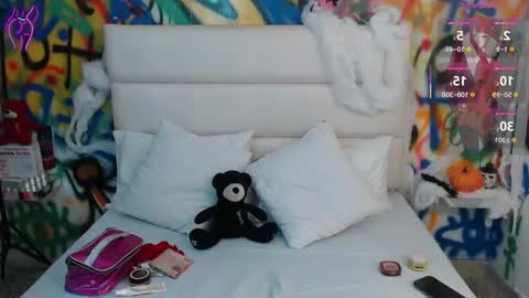 Snapshot of collins_aria chatting on 10-16-25, 01:01 valentina online show from 10-16-25, 01:01