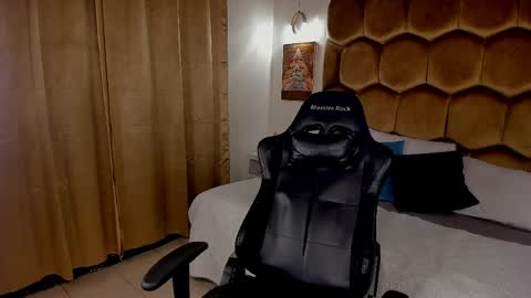 Snapshot of collins_emmett chatting on 04-12-26, 04:56 EMMETT COLLINS online show from 04-12-26, 04:56