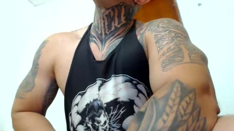 Snapshot of colombian_monster_cock chatting on 12-23-24, 08:36 camilo online show from 12-23-24, 08:36