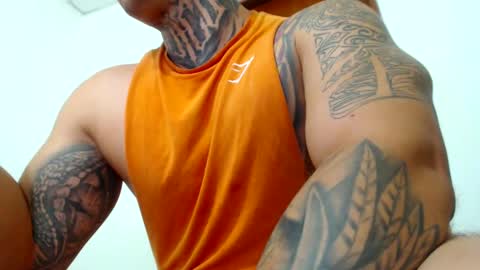 Snapshot of colombian_monster_cock chatting on 12-27-24, 08:02 camilo online show from 12-27-24, 08:02