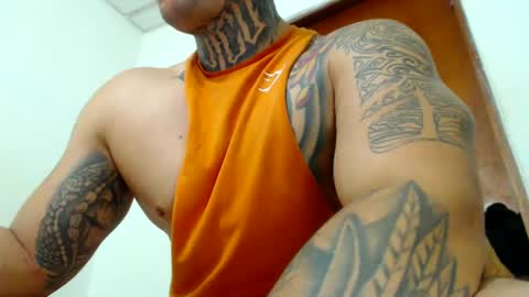 Snapshot of colombian_monster_cock chatting on 02-26-25, 10:42 camilo online show from 02-26-25, 10:42