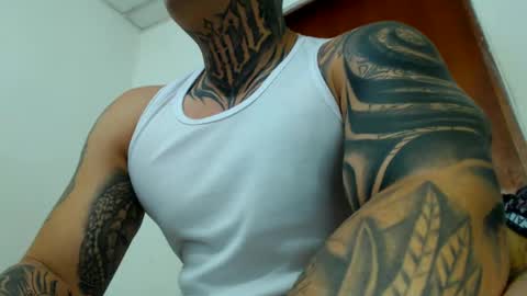 Snapshot of colombian_monster_cock chatting on 09-09-25, 05:51 camilo online show from 09-09-25, 05:51