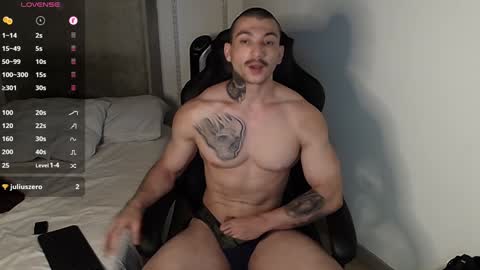 Snapshot of colombianmuscle8 chatting on 02-05-25, 04:37 colombianmuscle8 online show from 02-05-25, 04:37