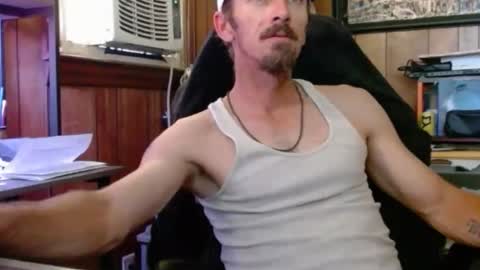 Snapshot of comic_king27 chatting on 05-31-26, 10:11 Nelson or ComicKing and sometime Peachy143 online show from 05-31-26, 10:11