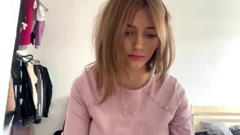 Amelia online show from 02-13-26, 12:01