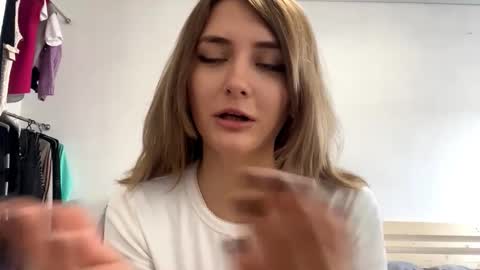 Amelia online show from 02-16-26, 12:56