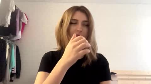 Amelia online show from 03-05-26, 01:07