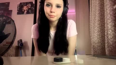 Snapshot of constancefeusier chatting on 10-24-25, 09:11 Isabella online show from 10-24-25, 09:11