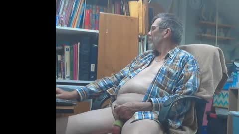 Snapshot of constantbater57 chatting on 03-09-26, 03:43 conastantbater57 online show from 03-09-26, 03:43