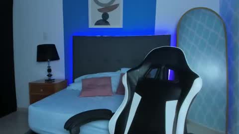  CORA  online show from 10-04-25, 01:09