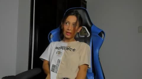 Snapshot of cora22_ chatting on 12-19-25, 06:59 CORA online show from 12-19-25, 06:59