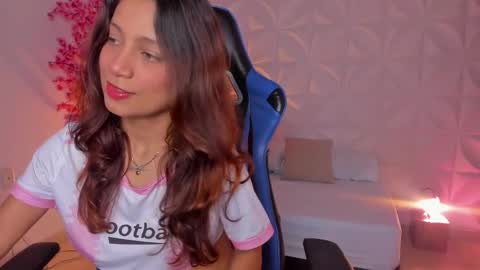 Snapshot of cora22_ chatting on 02-25-26, 01:43 CORA online show from 02-25-26, 01:43