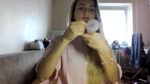 cora_fora online show from 09-18-25, 11:23