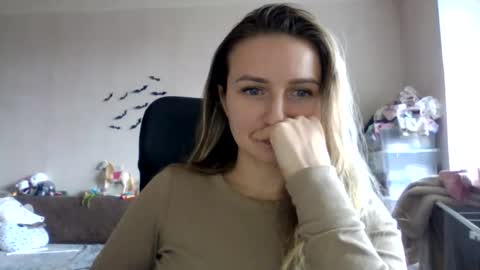 cora_fora online show from 11-19-25, 11:10