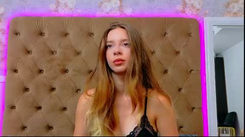 Snapshot of cora_vex chatting on 06-19-26, 04:28 CoraVex online show from 06-19-26, 04:28