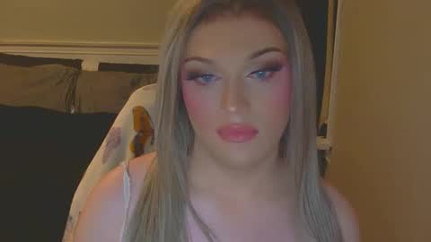 coracav online show from 11-19-25, 01:27