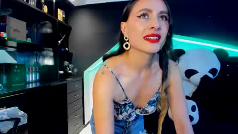 Coral  online show from 03-07-25, 07:05