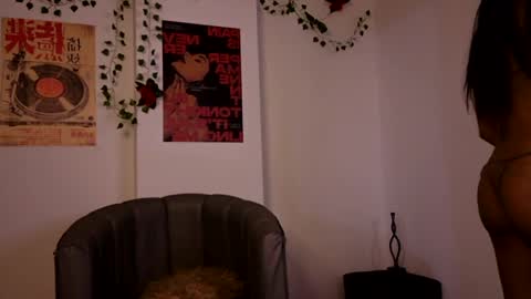 Coralie Bronson online show from 05-17-26, 01:36