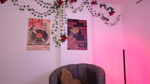Coralie Bronson online show from 06-12-26, 04:11