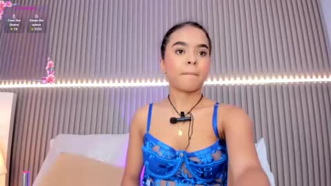coralineross_ online show from 09-10-25, 10:59