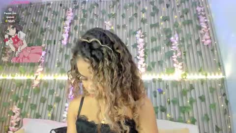 coralineross_ online show from 11-05-25, 10:59