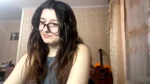 Elisheva online show from 11-12-25, 01:11