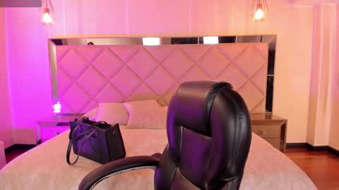 Corinne Russo online show from 02-10-26, 03:43