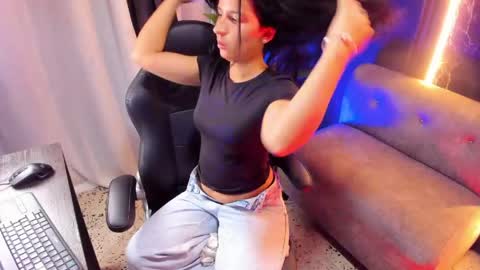 Snapshot of cositarika__ chatting on 06-01-26, 01:46 Lunita online show from 06-01-26, 01:46