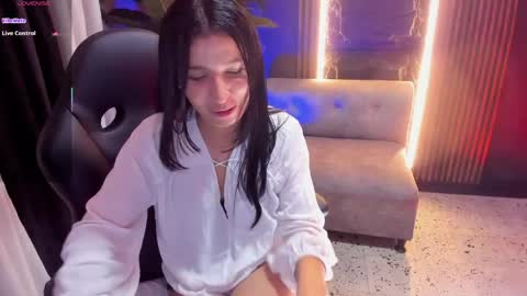 Snapshot of cositarika__ chatting on 06-03-26, 02:33 Lunita online show from 06-03-26, 02:33
