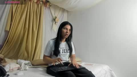 Snapshot of cositarika__ chatting on 06-05-26, 01:28 Lunita online show from 06-05-26, 01:28