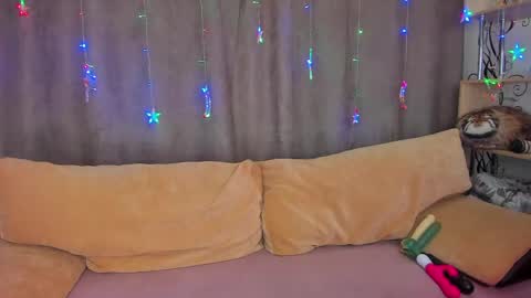 Snapshot of cosmic_girll chatting on 05-23-26, 07:07 Alice online show from 05-23-26, 07:07