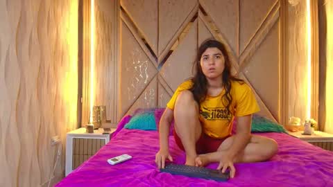 Ricardo  Isabella online show from 11-15-25, 01:25