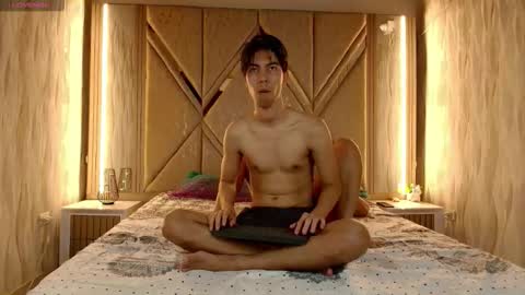 Ricardo  Isabella online show from 12-19-25, 01:23