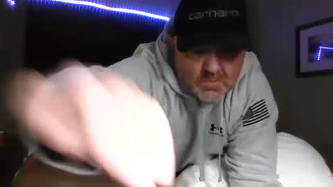 Snapshot of couple_pleaser1 chatting on 09-27-25, 09:31 Ieathairytacos online show from 09-27-25, 09:31