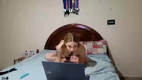 Snapshot of couplehot1515 chatting on 12-27-24, 04:04 couplehot1515 online show from 12-27-24, 04:04