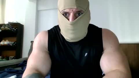 Snapshot of couplemuscle40 chatting on 09-10-25, 12:16 couplemuscle40 online show from 09-10-25, 12:16