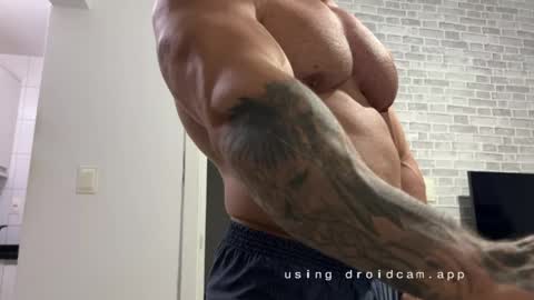couplemuscle40 online show from 05-04-26, 11:56