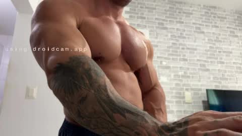 Snapshot of couplemuscle40 chatting on 05-07-26, 11:26 couplemuscle40 online show from 05-07-26, 11:26