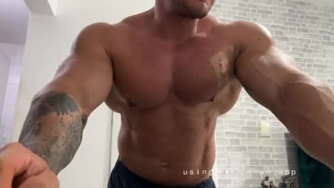 Snapshot of couplemuscle40 chatting on 05-08-26, 02:55 couplemuscle40 online show from 05-08-26, 02:55