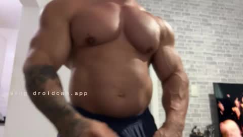 Snapshot of couplemuscle40 chatting on 05-09-26, 03:50 couplemuscle40 online show from 05-09-26, 03:50
