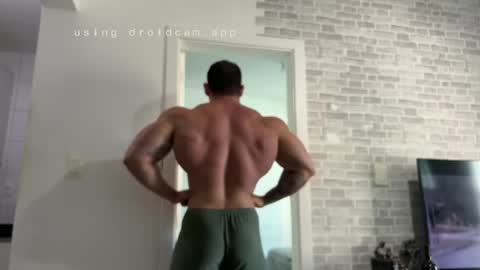 Snapshot of couplemuscle40 chatting on 05-14-26, 01:29 couplemuscle40 online show from 05-14-26, 01:29