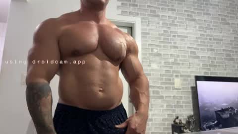 Snapshot of couplemuscle40 chatting on 05-18-26, 07:09 couplemuscle40 online show from 05-18-26, 07:09