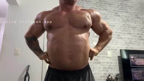 Snapshot of couplemuscle40 chatting on 05-19-26, 04:57 couplemuscle40 online show from 05-19-26, 04:57